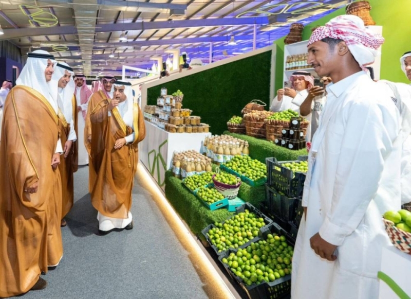 محافظ الأحساء يفتتح معرض اللومي الحساوي 2025 ويبرز تراث المنطقة الثقافي
