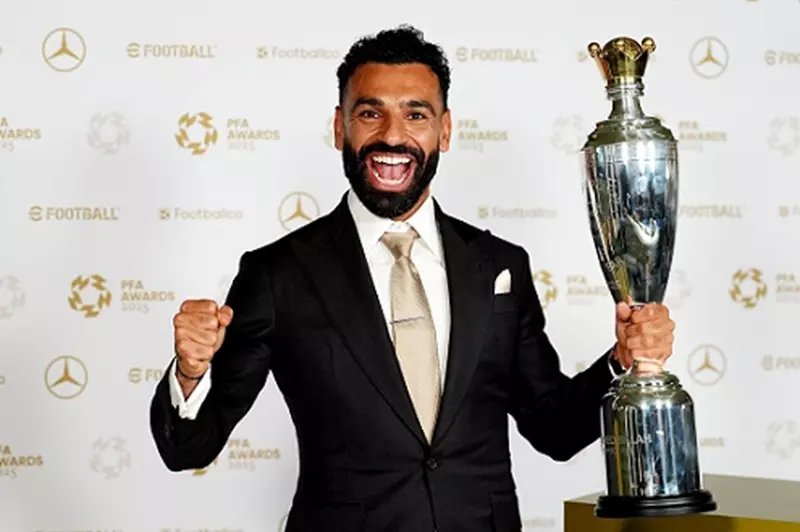 محمد صلاح يتساوى مع كريستيانو رونالدو في إنجاز “لاعب الموسم”