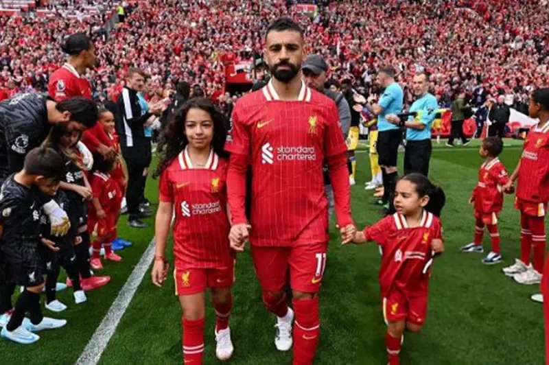 محمد صلاح يكشف باستفاضة عن مصير جوائزه الفردية في كرة القدم
