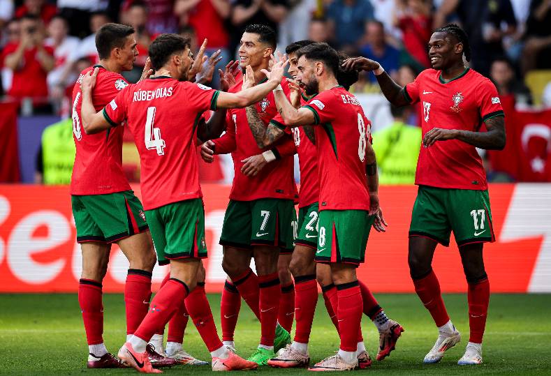 مدرب البرتغال يعلن قائمة التصفيات العالمية ورونالدو يتصدر المشهد مجددًا