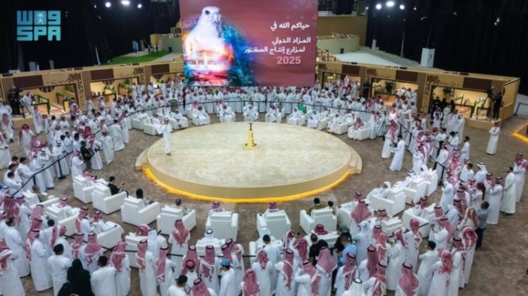 مزاد دولي لمزارع إنتاج الصقور يعزز الشراكات الاستراتيجية بين المزارعين والصقارين