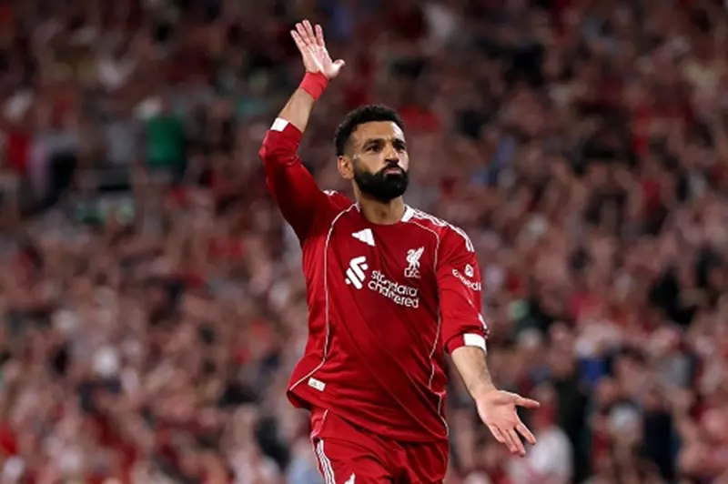مشاهد مؤثرة في الملعب: صلاح يتألق في فوز ليفربول على بورنموث