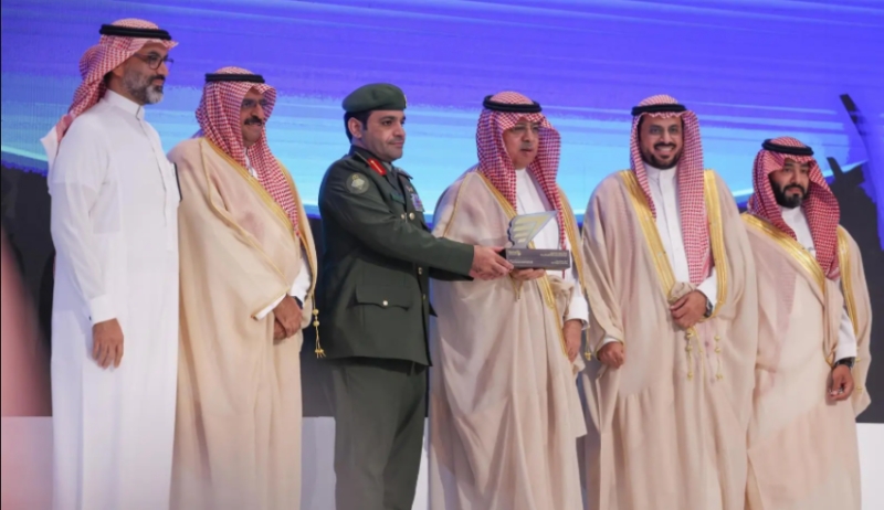 مطار الملك خالد بالرياض يحصد جائزة أفضل منطقة جوازات