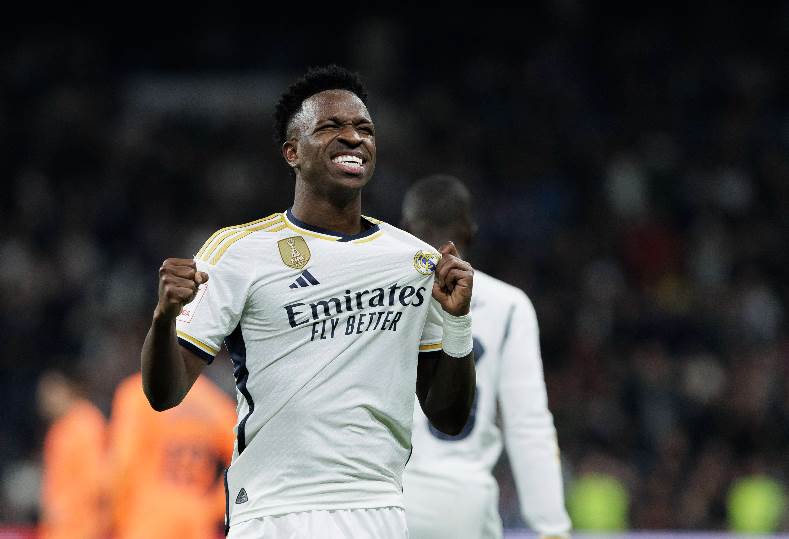 مفاوضات تجديد عقد فينيسيوس مع ريال مدريد تواجه تحديات وصعوبات كبيرة