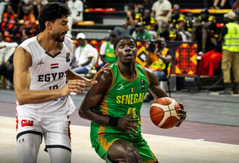 منتخب مصر يحقق انتصاراً مهماً على السنغال ويتصدر المجموعة الرابعة في الأفروباسكت