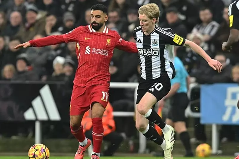 موعد مباراة نيوكاسل وليفربول في الدوري الإنجليزي والقناة الناقلة للحدث الرياضي