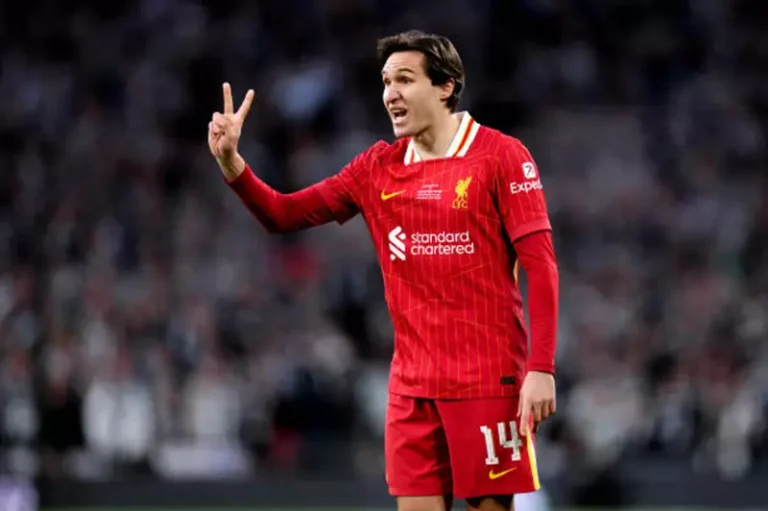 نابولي يسعى للتعاقد مع جناح ليفربول الموهوب كييزا لتعزيز صفوفه