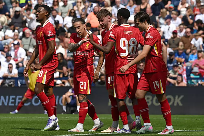 نجم ليفربول في مهب الريح وسط اهتمام ثلاثي الدوري الإنجليزي