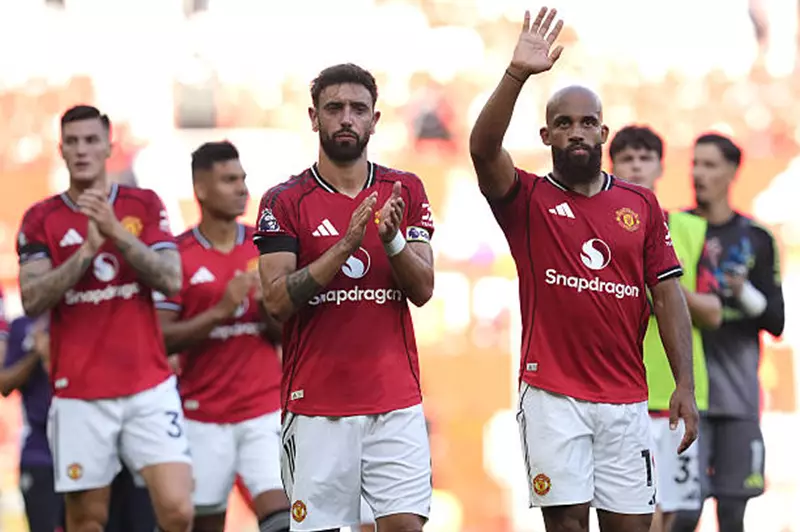 نجوم مانشستر يونايتد الجدد يثيرون الأمل في الدوري الإنجليزي بعد استثمارات ضخمة