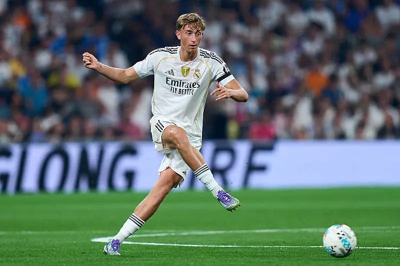 هويسين يجسد روح كروس في ريال مدريد ويثبت مهاراته الفائقة