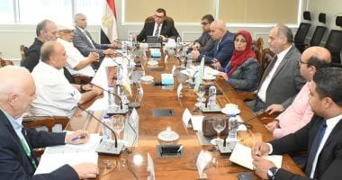 وزير الإسكان يجتمع برئيس جمعية مستثمري 6 أكتوبر لتعزيز التعاون الاقتصادي