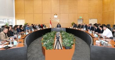 وزير الإسكان يراقب تقدم تنفيذ منطقة الأعمال المركزية بالعاصمة الإدارية الجديدة