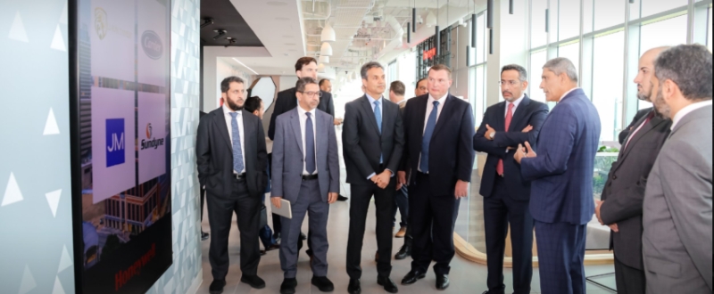 وزير الصناعة يبحث سبل تطوير المدن الذكية بالتعاون مع شركة “Honeywell” الأمريكية
