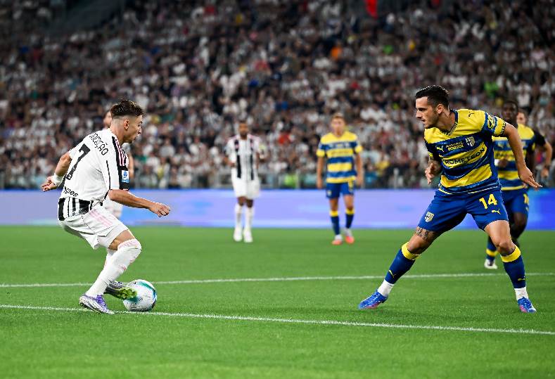 يوفنتوس يعزز انتصاراته بفوز مثير على بارما في الدوري الإيطالي