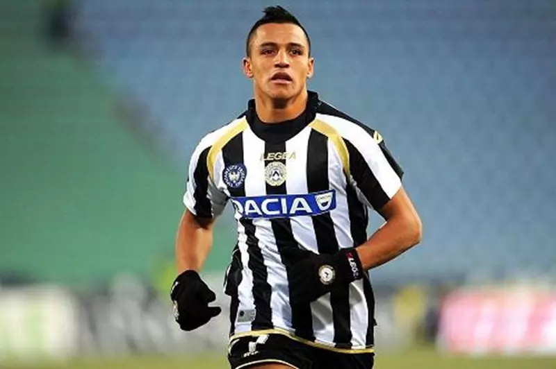أليكسيس سانشيز يخطو نحو العودة إلى الدوري الإسباني بعد غياب طويل