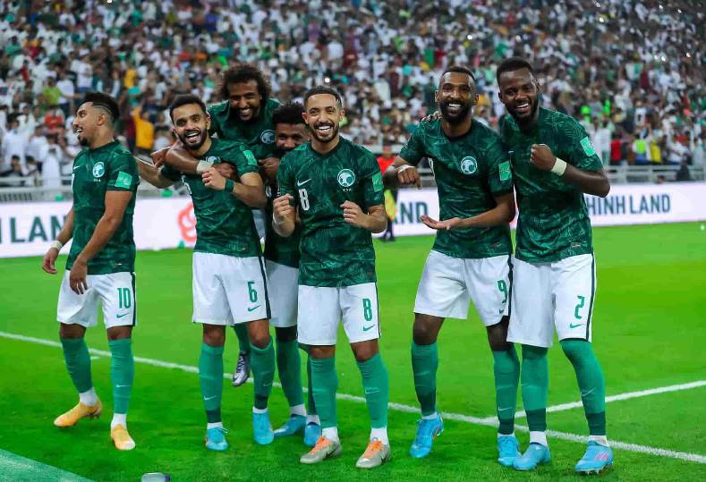 منتخب السعودية يحضر لمواجهة مقدونيا وسط تحديات تشكيكية قبل اللقاء الودي